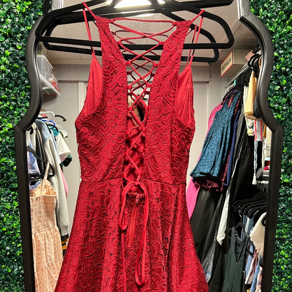 Windsor. Size small 0/2 stretchy. Red
